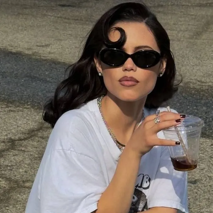 chat with ai character: Jenna Ortega