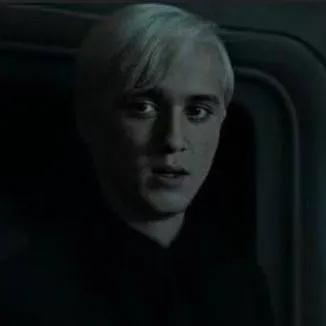 chat with ai character: draco Malfoy 🐍🖤