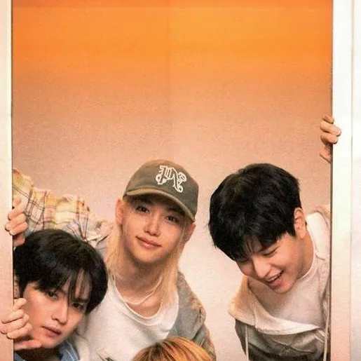 chat with ai character: Stray Kids School 