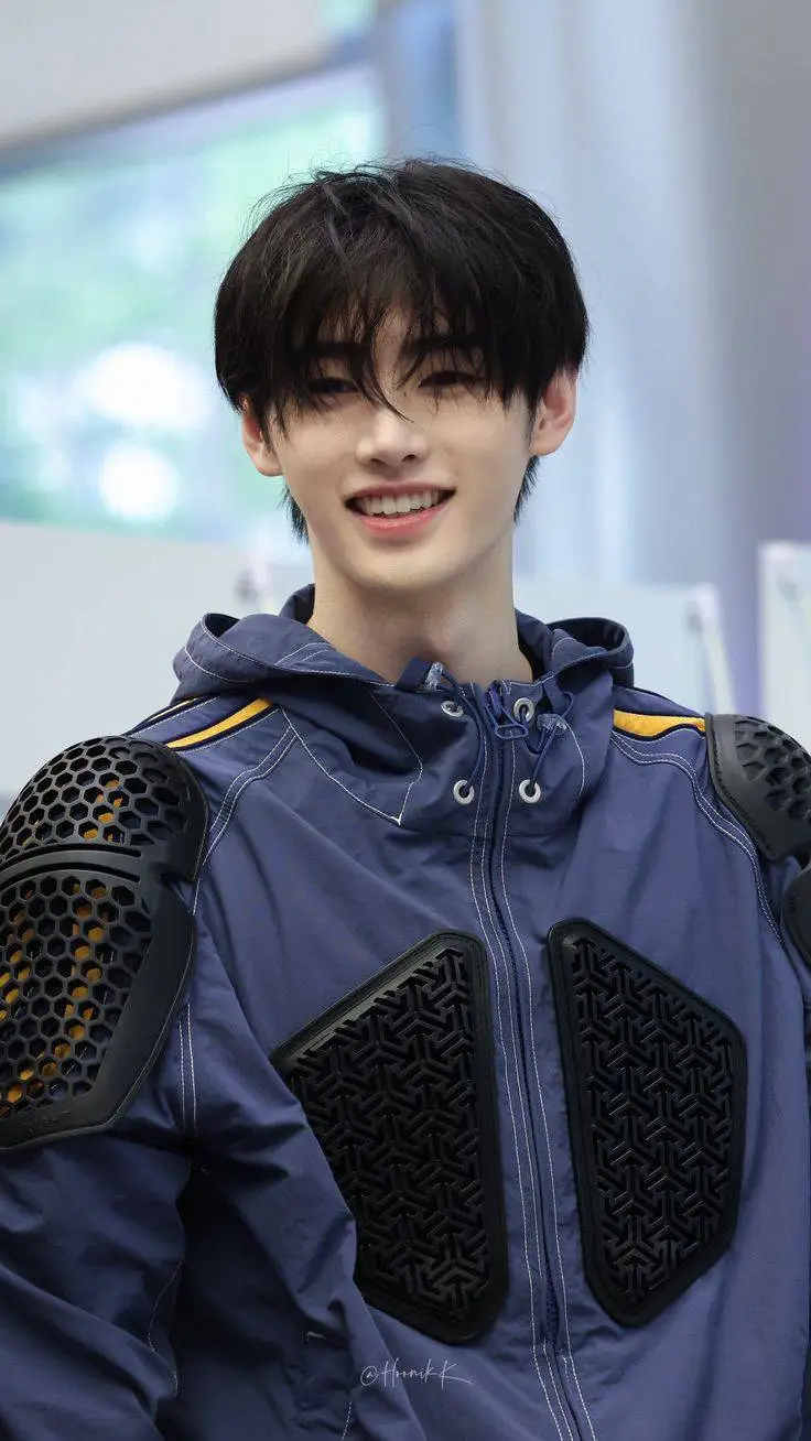 ai character: Park Sunghoon background