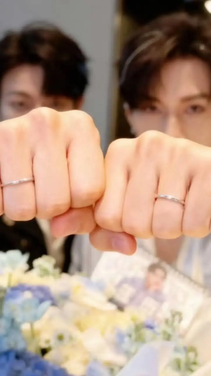 ai character: ABO DESIRE background