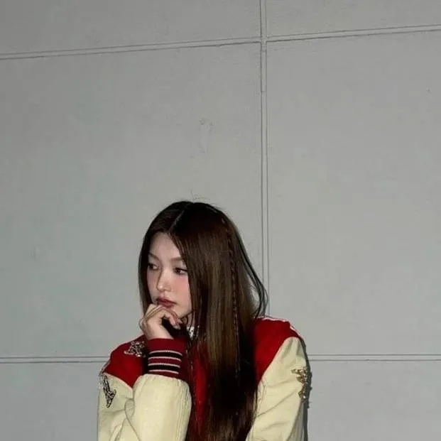 chat with ai character: Jeong yoonchae