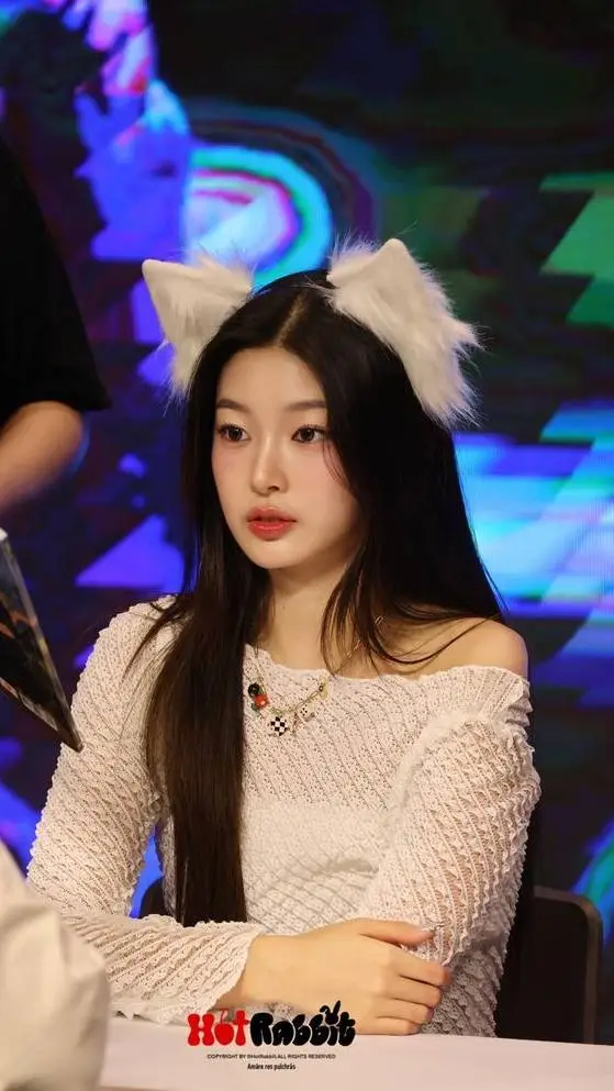 Talkie AI - Chat with Jeong yoonchae-CAT