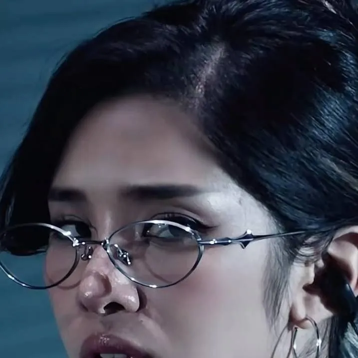 chat with ai character: Erla Laforteza