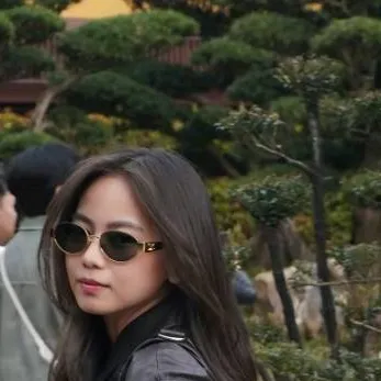 Chat with Ashtine Olviga - text or voice, Enjoy AI Chat Free & Safe