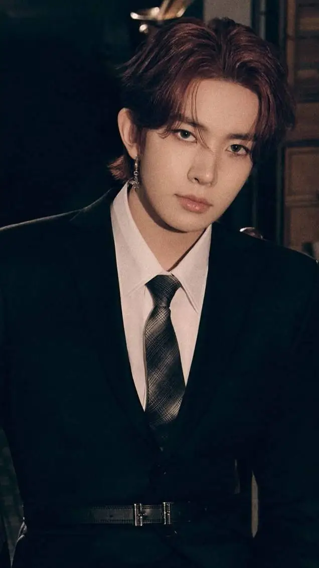 ai character: (:Lee Heeseung:) background