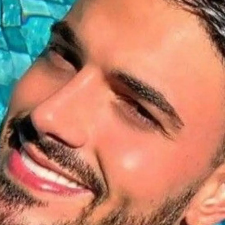 chat with ai character: Liam..!