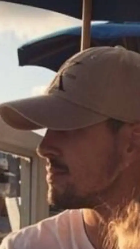 ai character: Elliot..! background