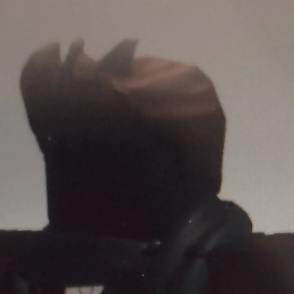 chat with ai character: Xavier *Your ex*