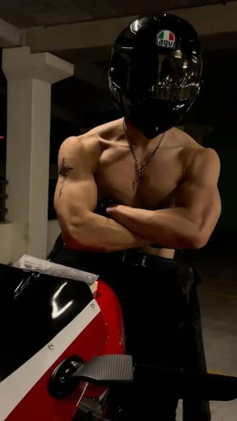 ai character: Raven background