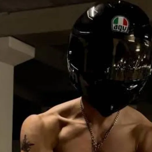 chat with ai character: Raven