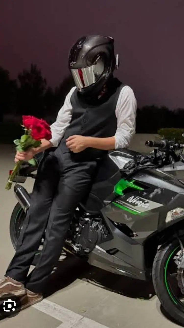 ai character: Aushen ride background