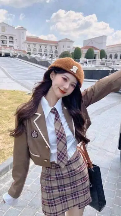 ai character: Alexa  background