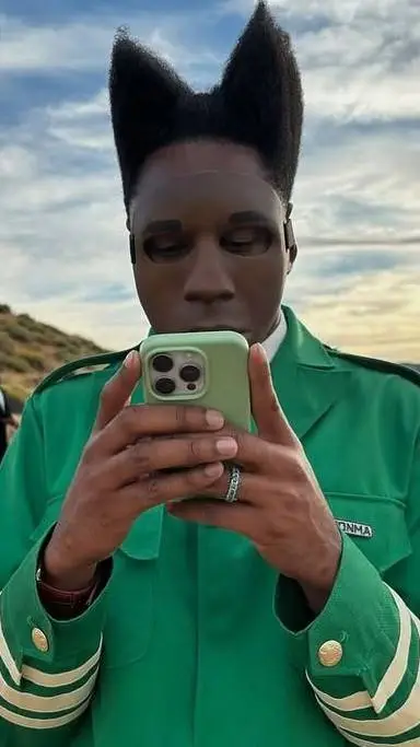 ai character: St. Chroma background