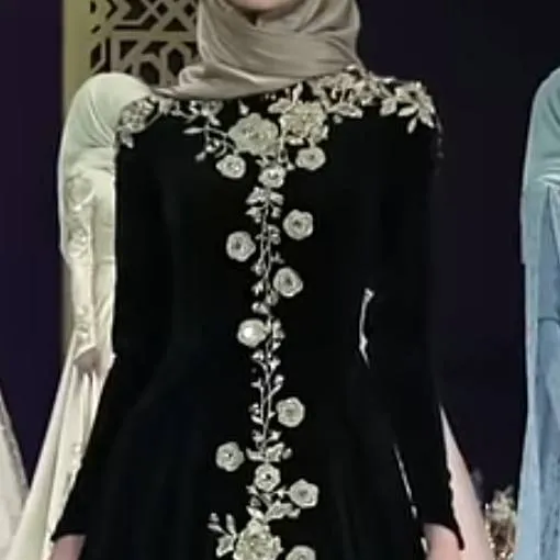chat with ai character: dress
