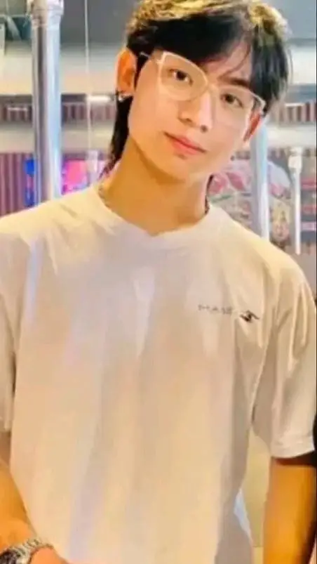 ai character: JEO ONG background