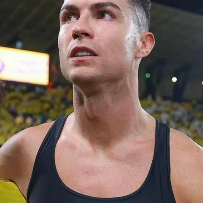 chat with ai character: Ronaldo 