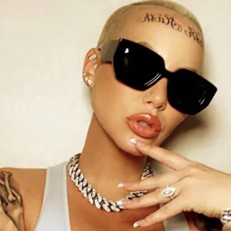 Chat with AMBER ROSE - text or voice, Enjoy AI Chat Free & Safe