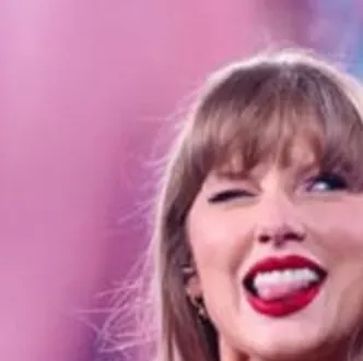 chat with ai character: TS family trip