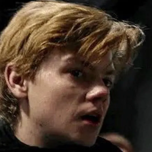 chat with ai character: Newtieeeee🤪