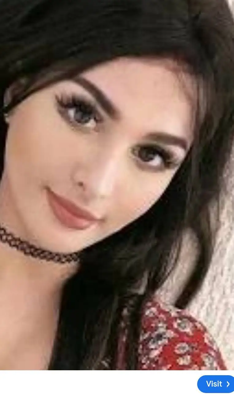 ai character: Carmina pee background