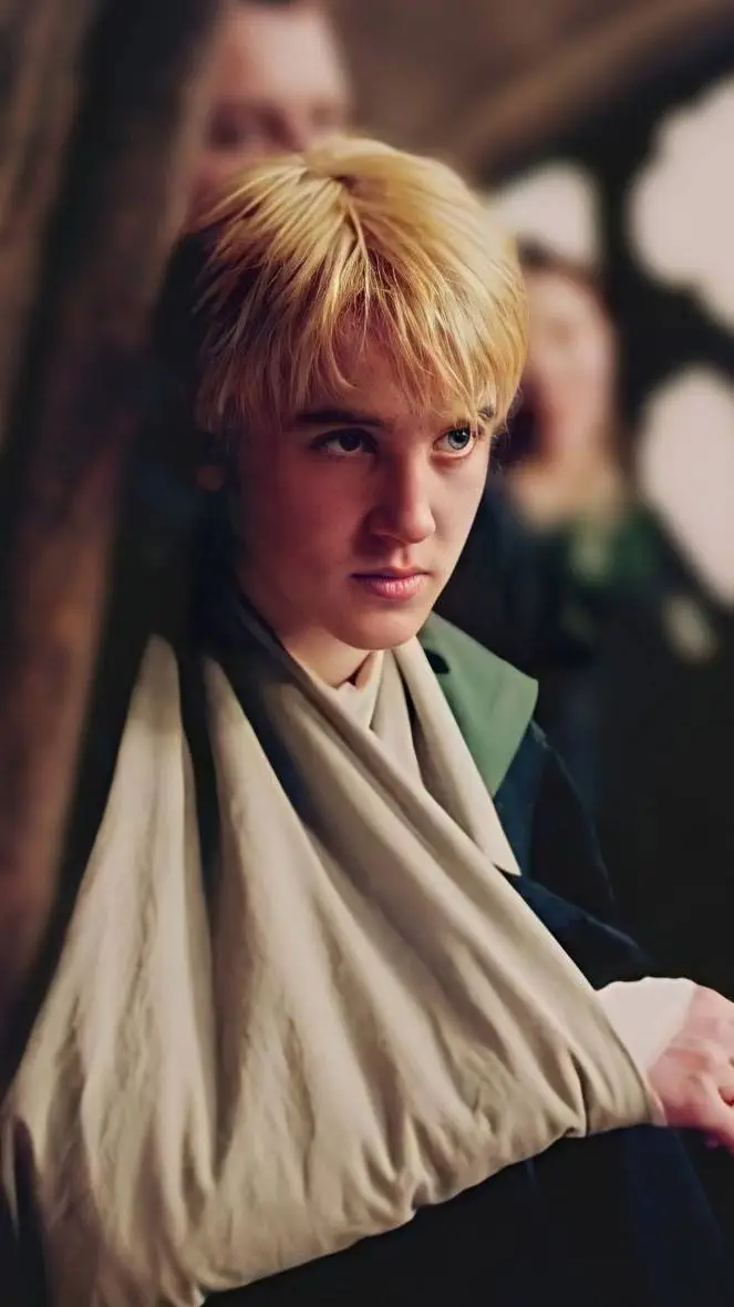 ai character: draco (dracy)  background