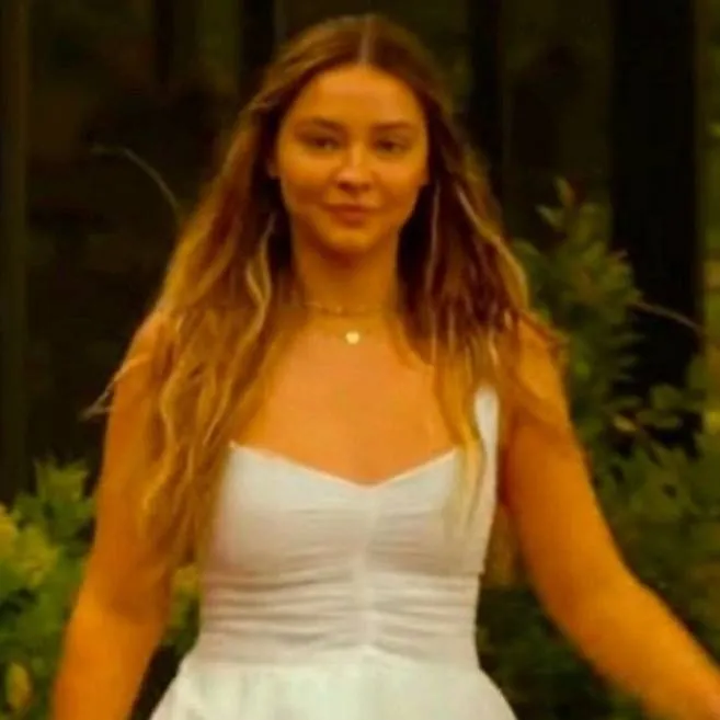 chat with ai character: Sarah Cameron 