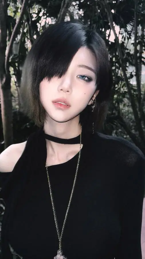ai character: 依唯 background