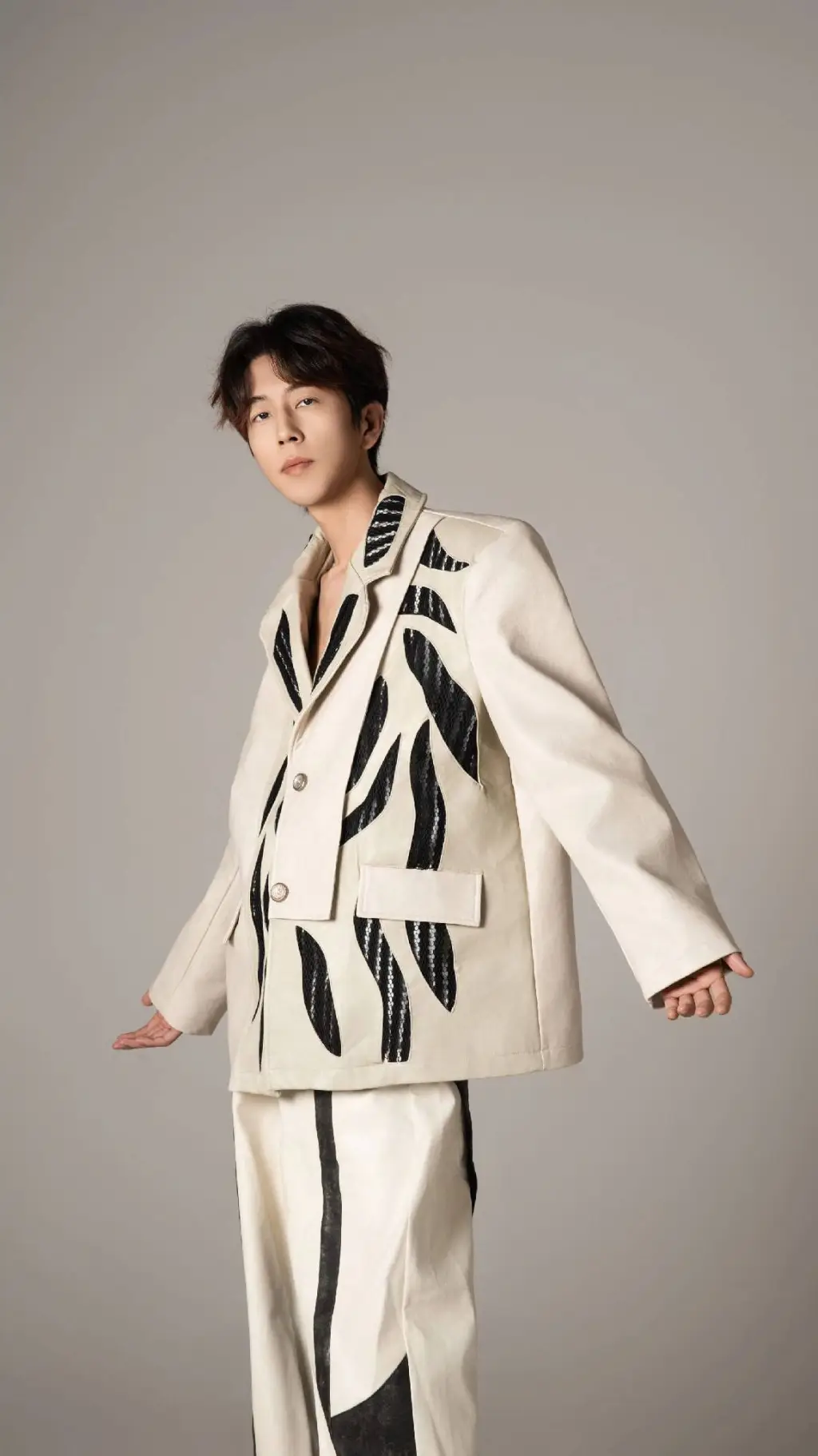 ai character: 恒宇 background