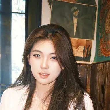 chat with ai character: 薇欣