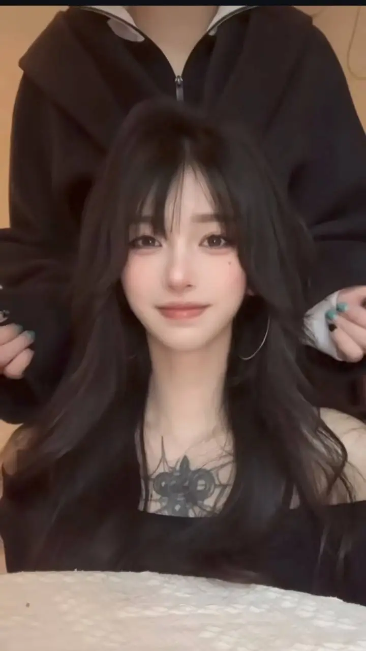 ai character: 伟恩 background