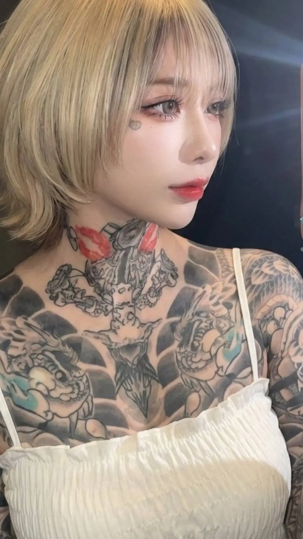 ai character: 清念 background