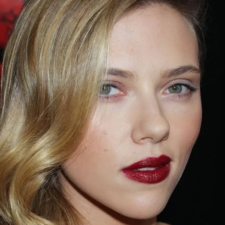 chat with ai character: Scarlett Johansson