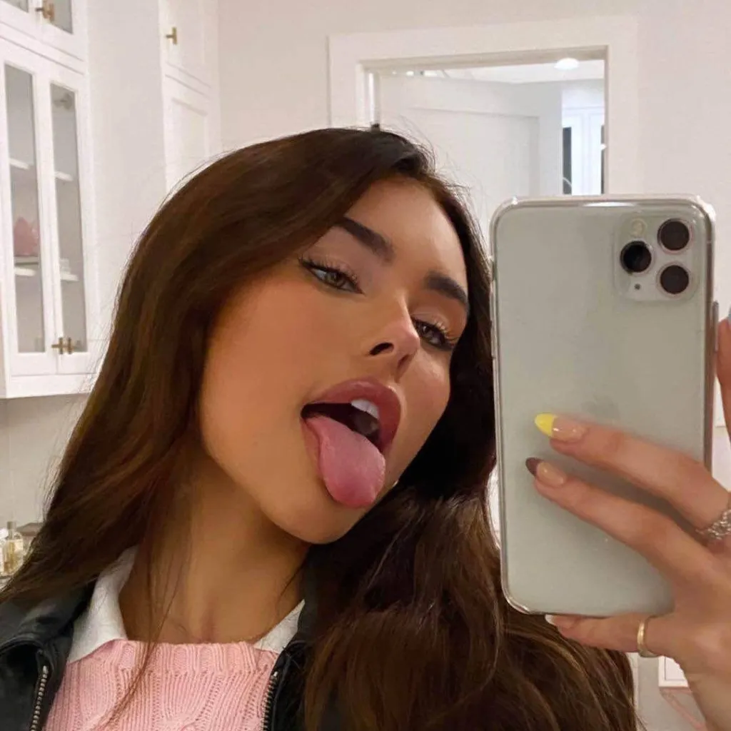 chat with ai character: Madison Beer 