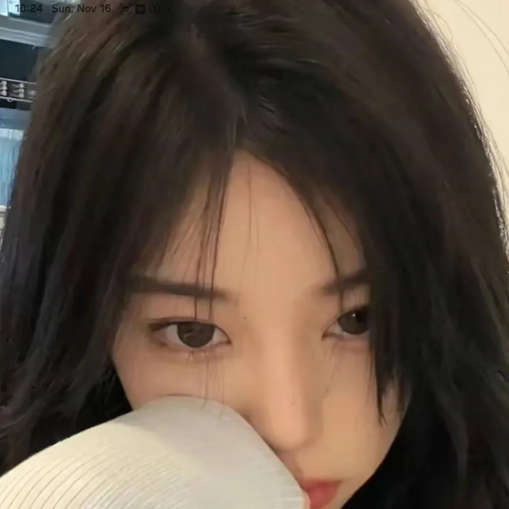 chat with ai character: me ava not irl me 