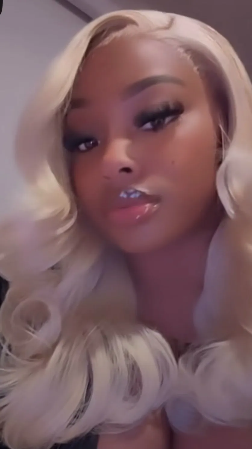 Talkie AI - Chat with Amira