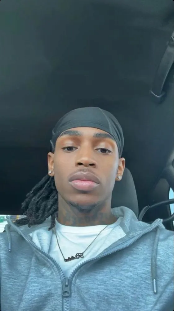 ai character: kasir background