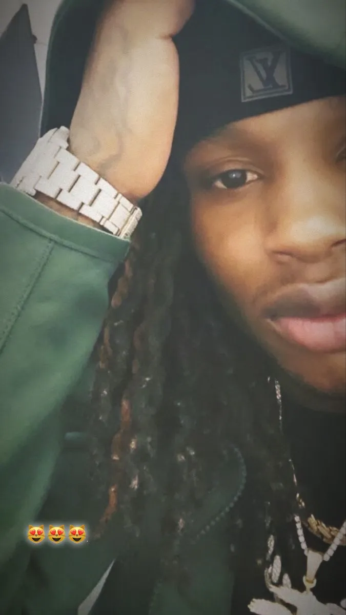 ai character: Von background