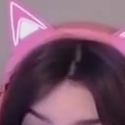chat with ai character: Nina ￼