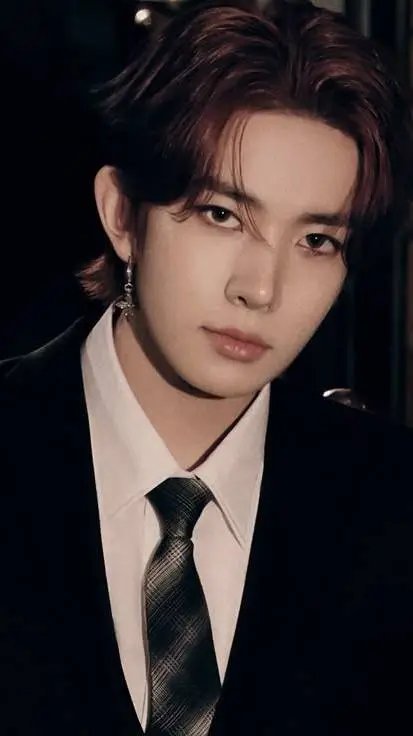 ai character: Heeseung background