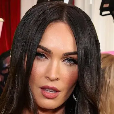 Chat with Megan Fox - text or voice, Enjoy AI Chat Free & Safe