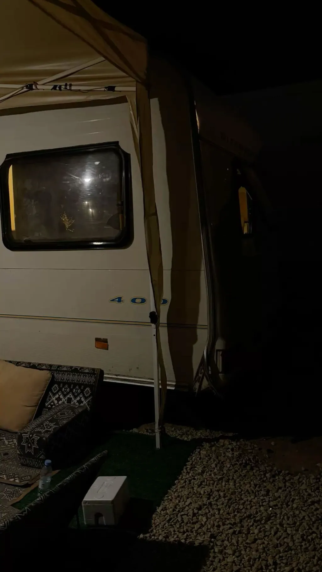 ai character: ♠️Eddie🎸 background