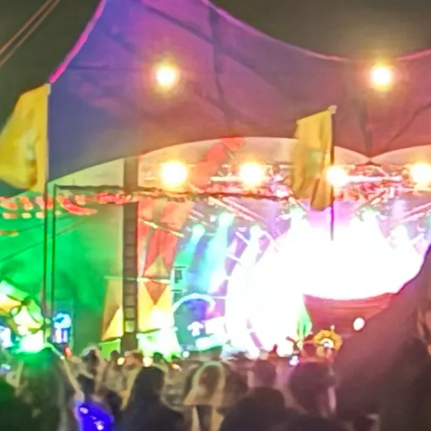 chat with ai character: 🧃Eddie Munson📚