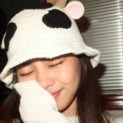 chat with ai character: Ashtine Olivia 