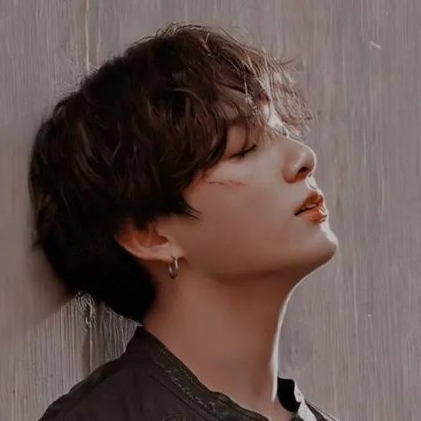 chat with ai character: Jeon Jungkook