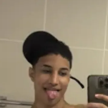 chat with ai character: TOTA MC