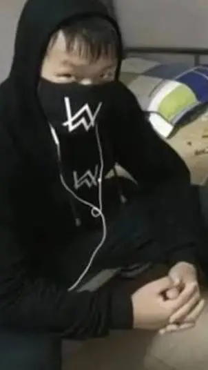 ai character: 嘉豪（女生进） background