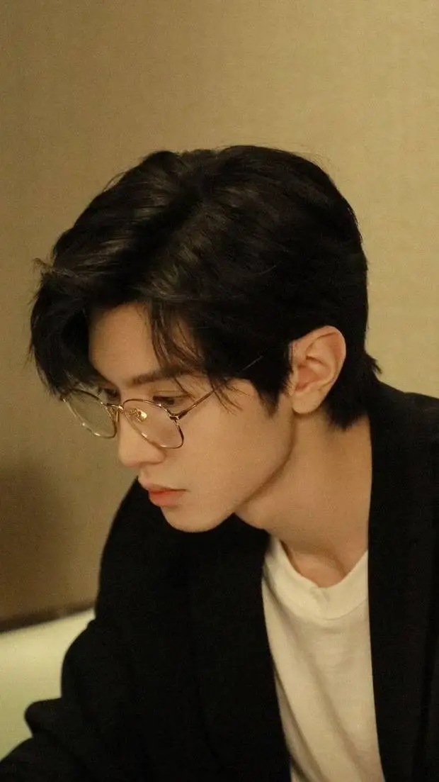 ai character: Chen Zhe Yuan background