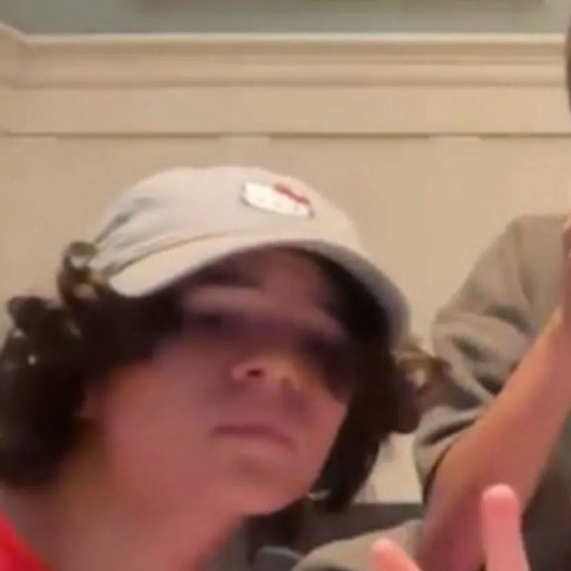 chat with ai character: Dylan trueblood 