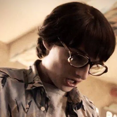 chat with ai character: Richie Tozier